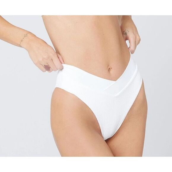 New. L*SPACE white underwire high waisted bikini set. XL/D-cup. Retails $213 - Picture 9 of 16